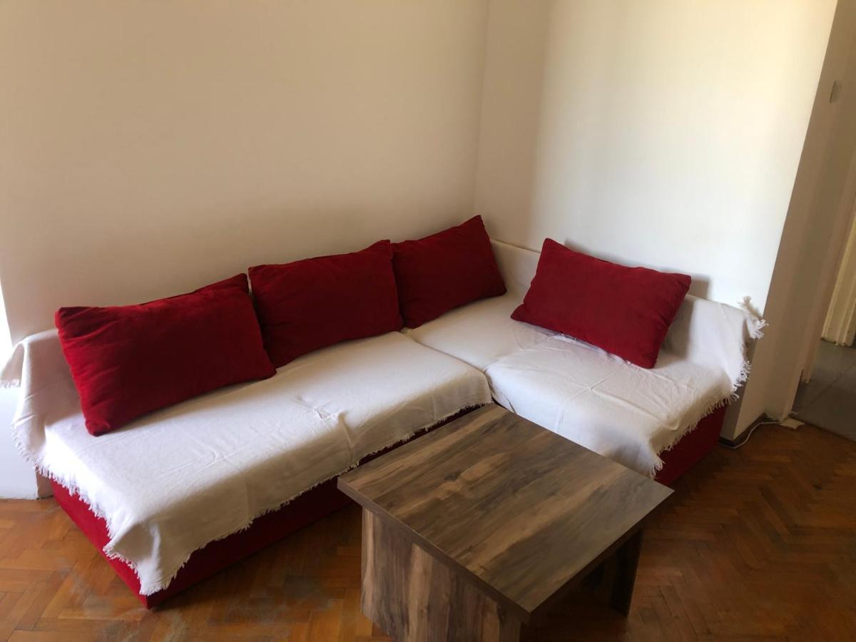 Lovely 1 Bedroom Apartment Close To Old Town Bucareste Exterior foto