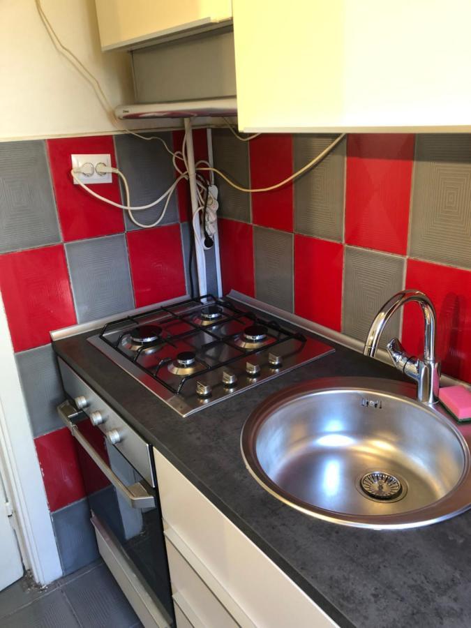 Lovely 1 Bedroom Apartment Close To Old Town Bucareste Exterior foto