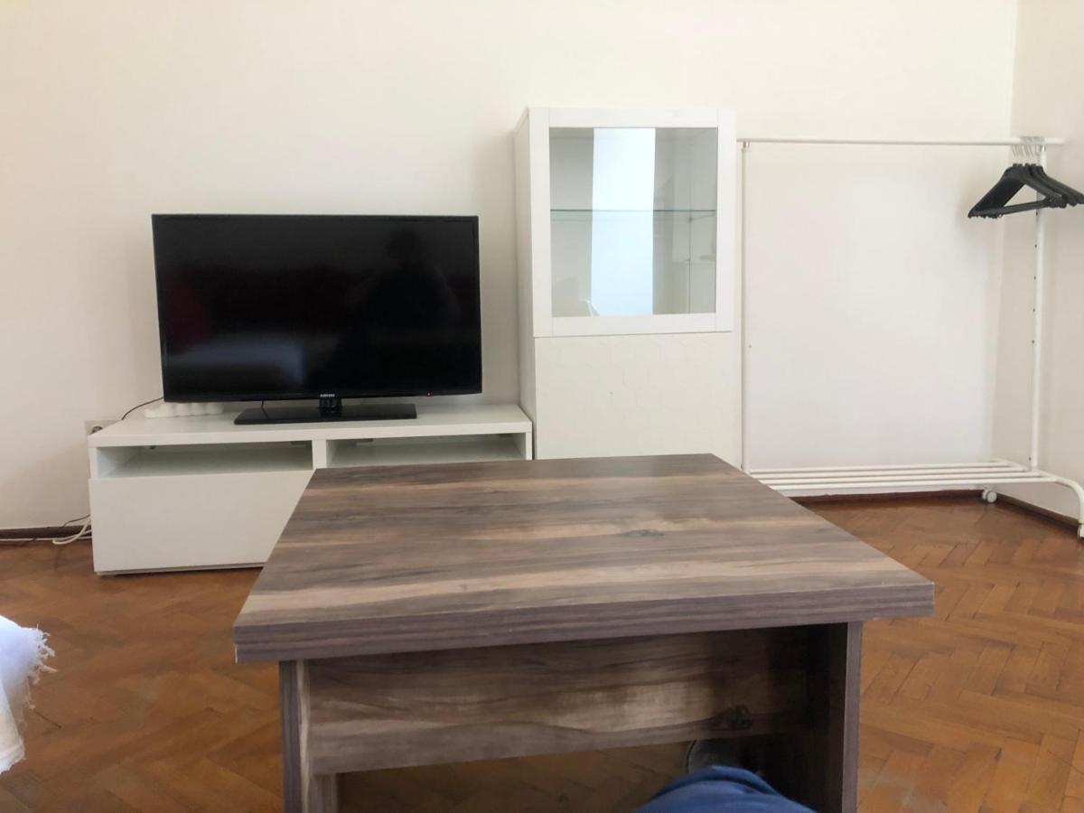 Lovely 1 Bedroom Apartment Close To Old Town Bucareste Exterior foto