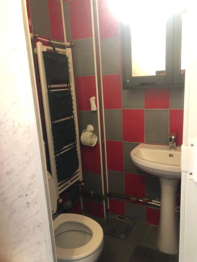Lovely 1 Bedroom Apartment Close To Old Town Bucareste Exterior foto